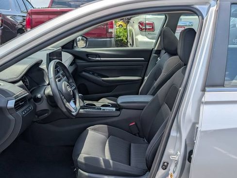 Used 2023 Nissan Altima 2.5 SV w/ SV Premium Package FWD image 15