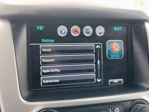 Used 2019 GMC Yukon XL SLT image 3