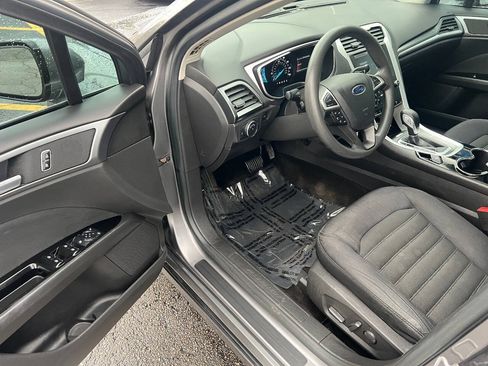 Used 2014 Ford Fusion SE FWD image 16