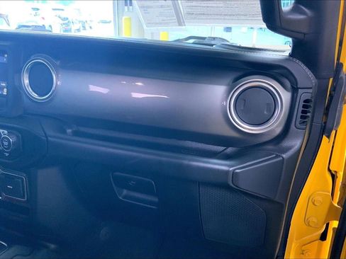Used 2019 Jeep Wrangler Unlimited Sahara AWD/4WD image 15
