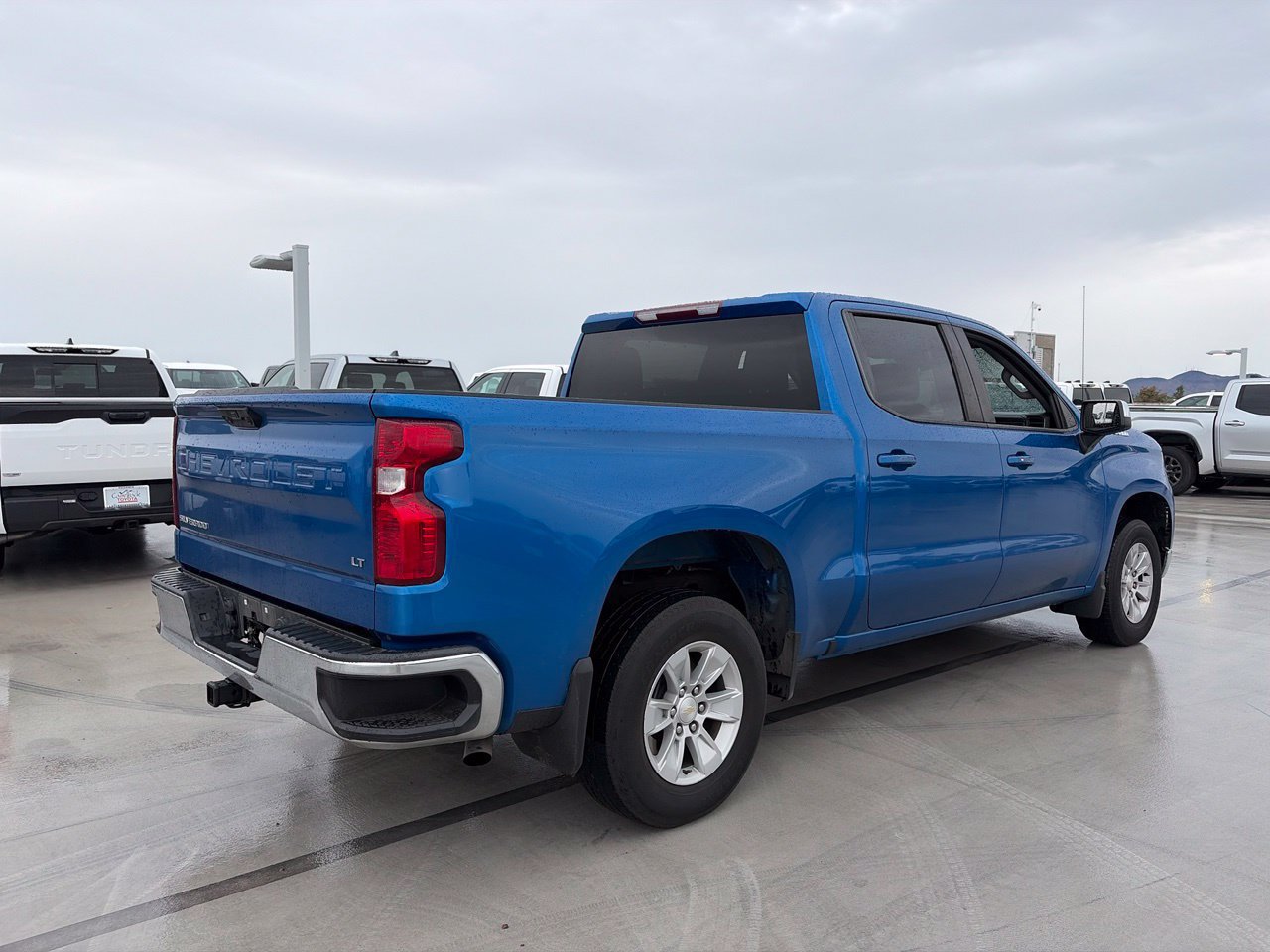 Used 2023 Chevrolet Silverado 1500 LT RWD image 2
