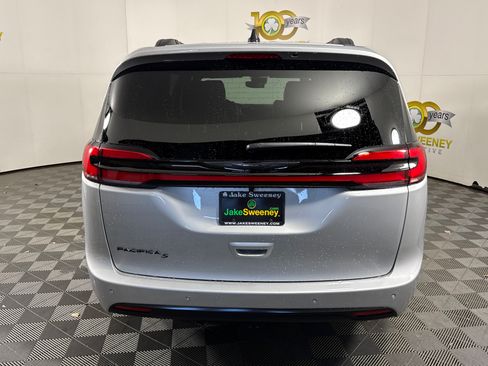 New 2026 Chrysler Pacifica Select w/ S Appearance Package FWD image 7