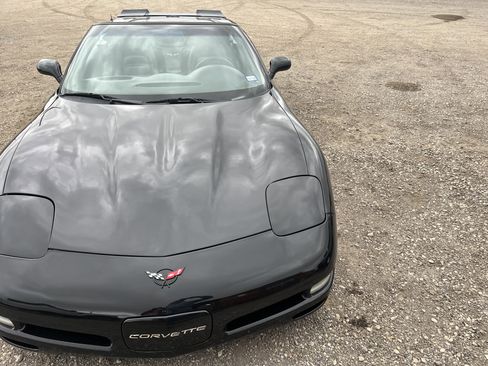 Used 1998 Chevrolet Corvette Convertible w/ Memory Pkg RWD image 3