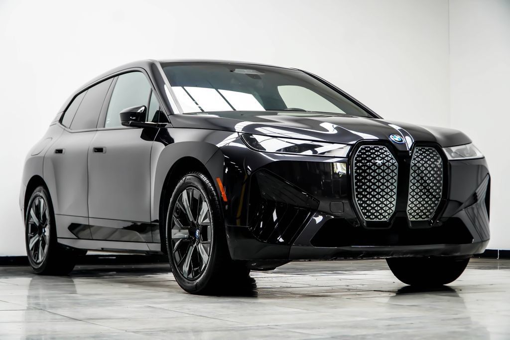 Used 2024 BMW iX xDrive50 w/ Sport Package AWD/4WD image 5