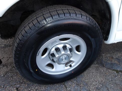 Used 2015 Chevrolet Express 2500 image 22