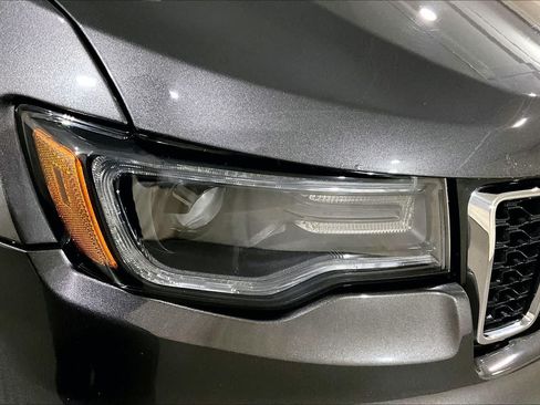 Used 2017 Jeep Grand Cherokee Limited w/ Luxury Group II AWD/4WD image 26