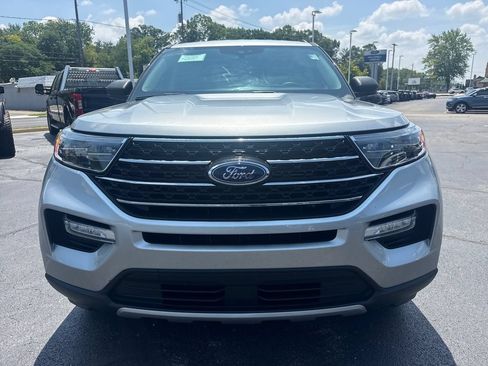Used 2024 Ford Explorer XLT w/ Equipment Group 202A AWD/4WD image 3
