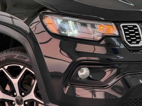 Used 2025 Jeep Compass Limited AWD/4WD image 10