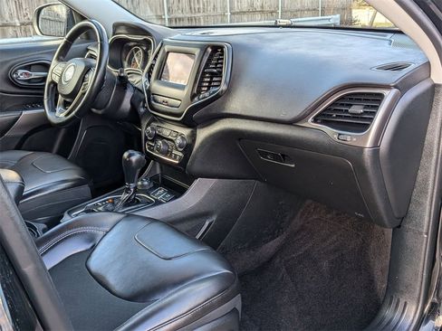 Used 2019 Jeep Cherokee Latitude Plus w/ Cold Weather Group image 21