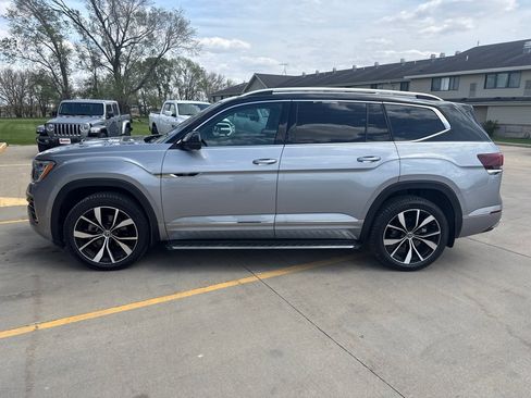 Used 2024 Volkswagen Atlas SEL Premium R-Line AWD/4WD image 2