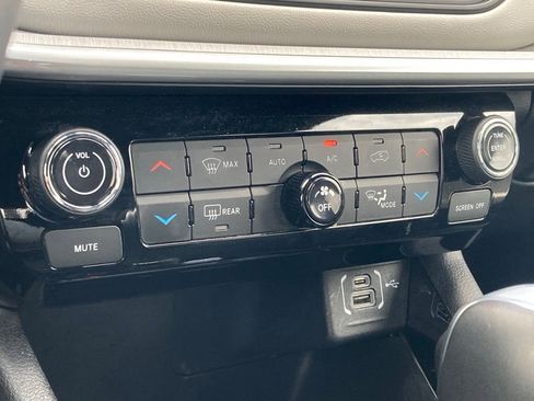 Used 2025 Jeep Compass Limited AWD/4WD image 25