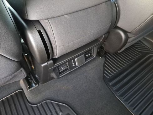 Used 2025 GMC Sierra 1500 Elevation image 9