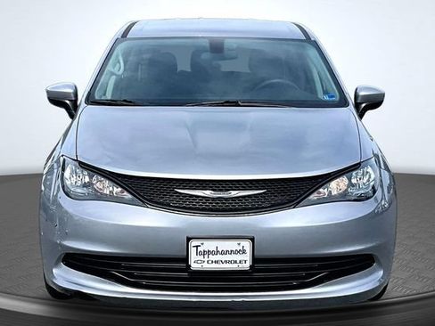 Used 2020 Chrysler Voyager L FWD image 2