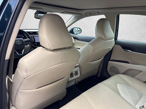 Used 2018 Toyota Camry XLE FWD image 21