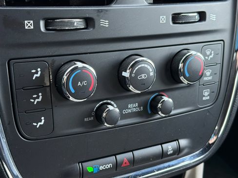 Used 2019 Dodge Grand Caravan SXT image 20