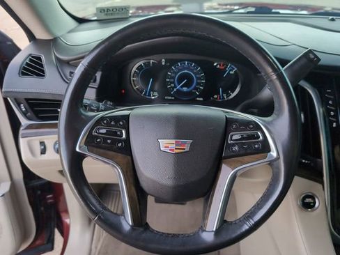 Certified 2020 Cadillac Escalade Premium Luxury image 11