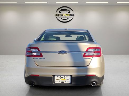 Used 2018 Ford Taurus SE image 6