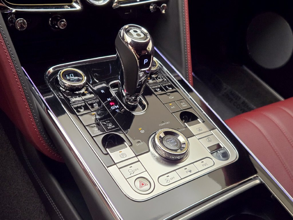 Certified 2023 Bentley Flying Spur V8 AWD/4WD image 38