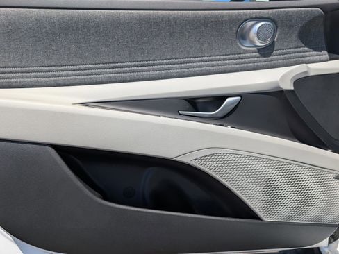 New 2025 Hyundai Elantra Limited image 13