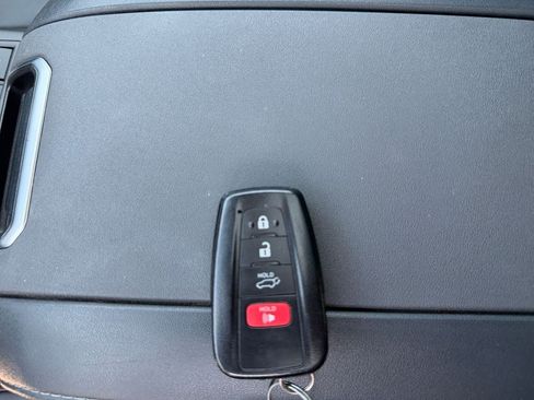 Used 2023 Toyota Highlander XLE AWD/4WD image 31