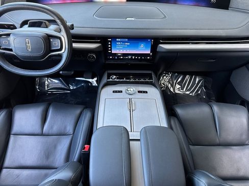 Used 2025 Lincoln Navigator L Reserve image 13