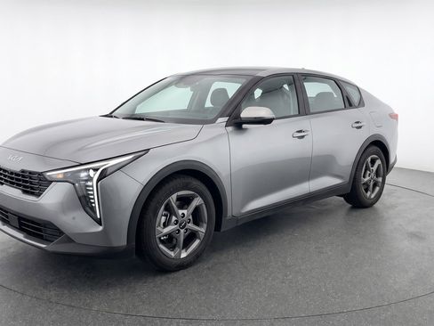 Used 2025 Kia K4 LXS image 3