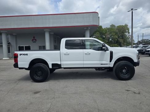 Used 2025 Ford F250 Lariat w/ Black Appearance Package image 3