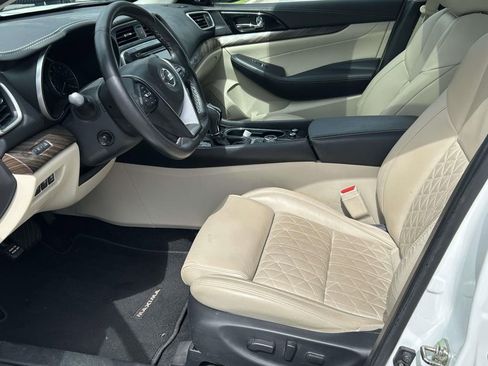 Used 2017 Nissan Maxima Platinum FWD image 10