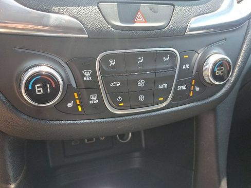 Used 2020 Chevrolet Equinox LT image 16