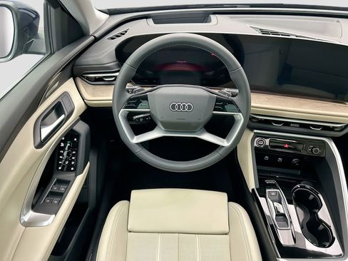 Used 2025 Audi Q5 Premium Plus w/ Premium Plus AWD/4WD image 11