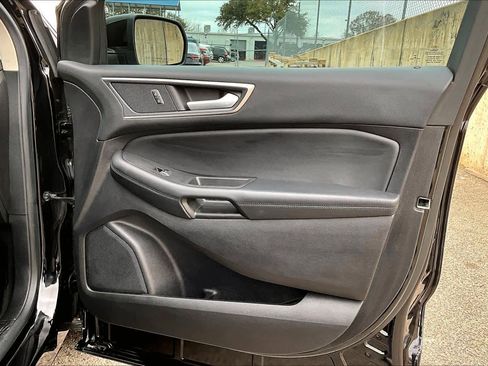 Used 2021 Ford Edge SEL image 25