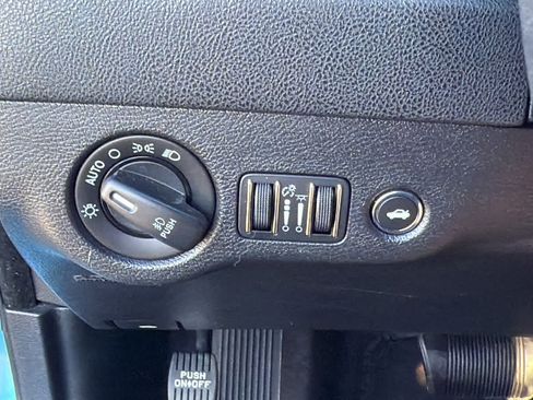 Used 2015 Dodge Charger SXT RWD image 16