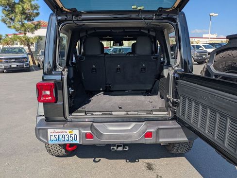 Used 2025 Jeep Wrangler Unlimited Rubicon image 31