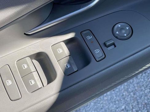 Used 2025 Hyundai Elantra SEL image 16