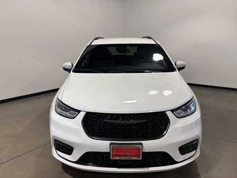 Used 2023 Chrysler Pacifica Touring-L w/ S Appearance Package FWD image 8