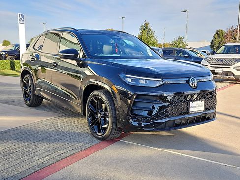 New 2026 Volkswagen Tiguan SE R-Line image 4
