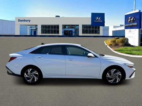 New 2026 Hyundai Elantra Limited FWD image 9