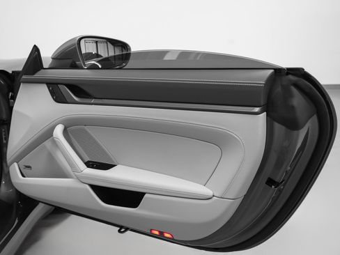 Certified 2025 Porsche 911 Carrera RWD image 33