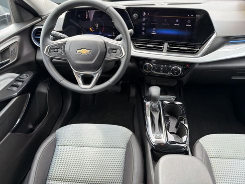 Certified 2025 Chevrolet Trax LT w/ Sunroof Package FWD image 27