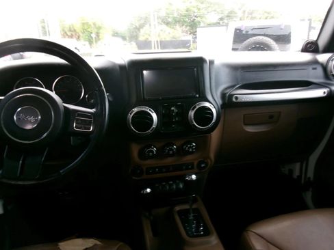 Used 2013 Jeep Wrangler Unlimited Rubicon w/ Dual Top Group AWD/4WD image 10