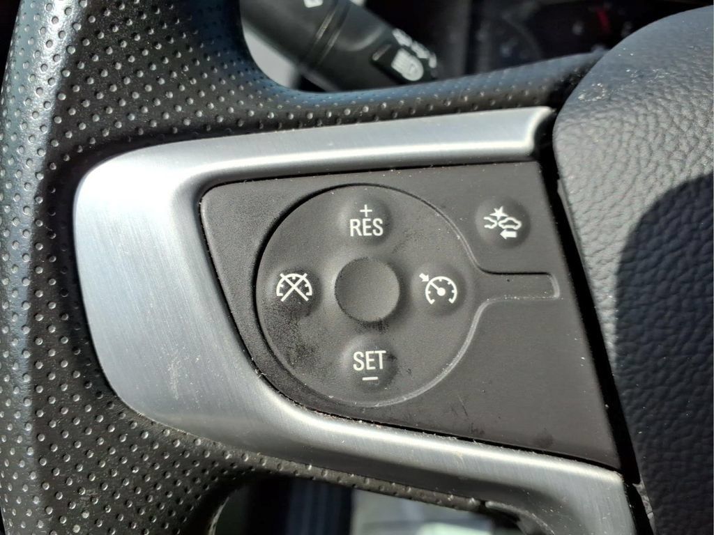 Used 2024 GMC Terrain SLE w/ Driver Convenience Package FWD image 19