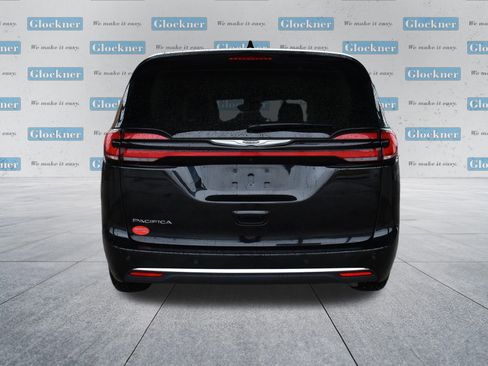 Used 2024 Chrysler Pacifica Touring-L FWD image 7