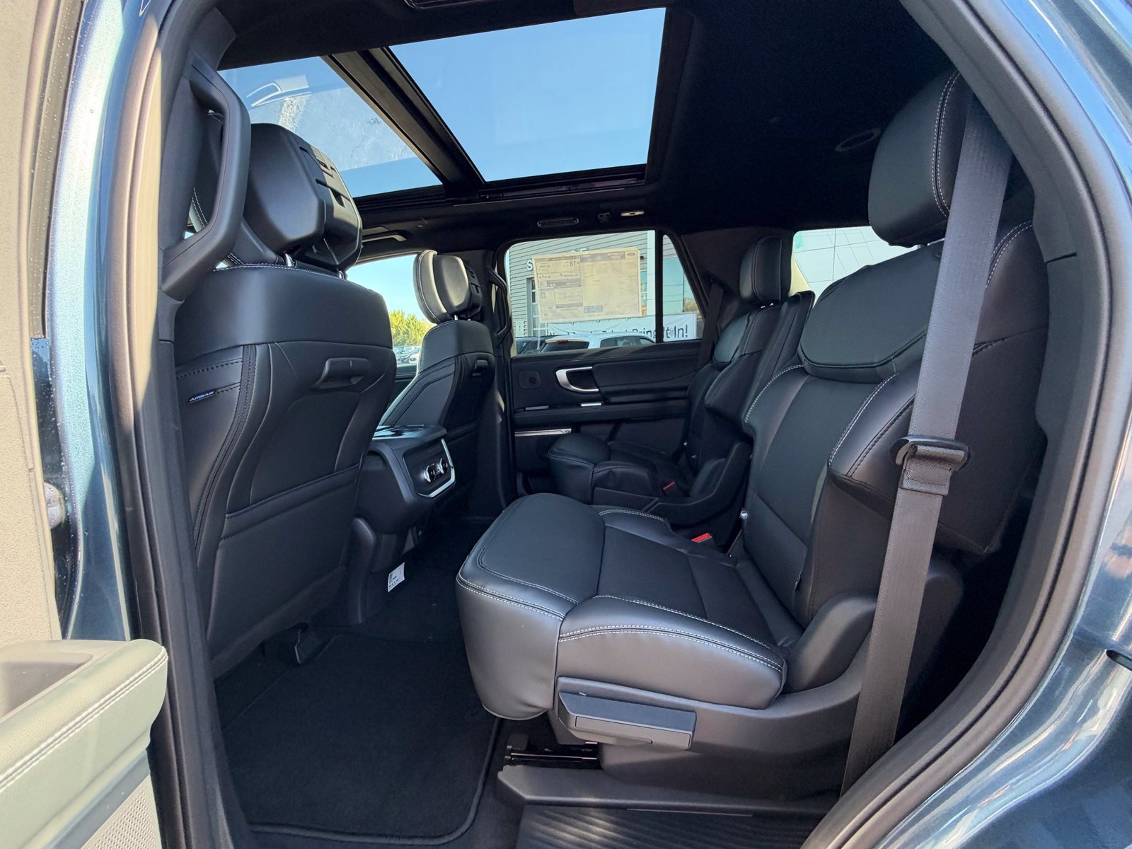 New 2027 Ford Expedition Platinum w/ Stealth Performance Package AWD/4WD image 24
