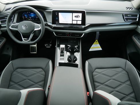 New 2026 Volkswagen Atlas Peak Edition image 8