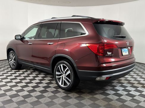 Used 2018 Honda Pilot Touring image 2