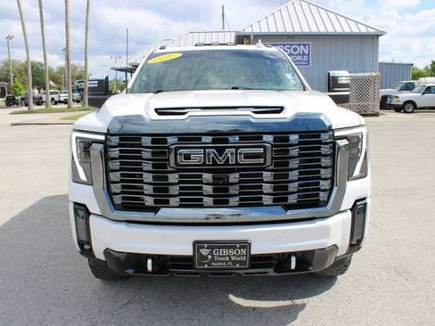 Used 2024 GMC Sierra 2500 Denali Ultimate AWD/4WD image 2