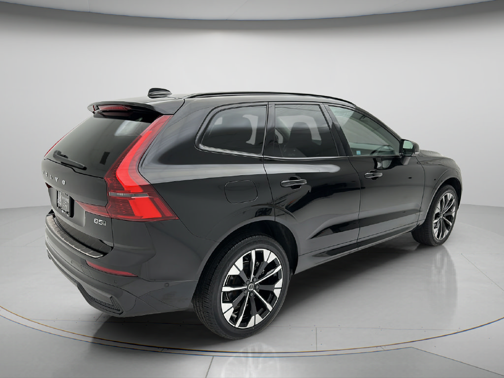 Used 2026 Volvo XC60 B5 Plus AWD/4WD image 5