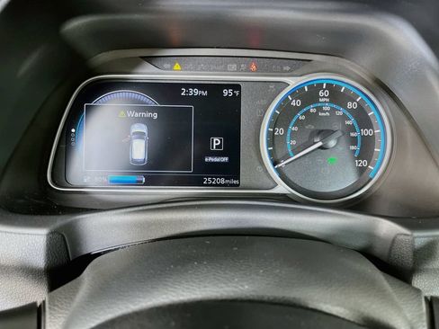 Used 2023 Nissan Leaf S FWD image 18
