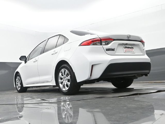 Used 2025 Toyota Corolla LE FWD image 21