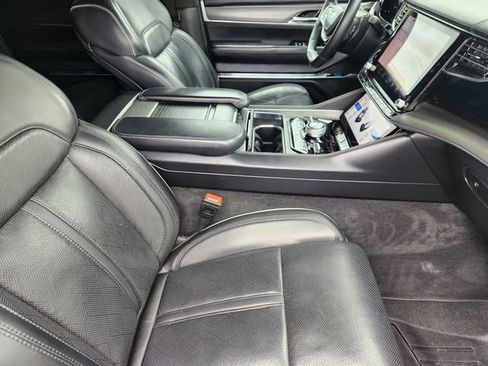 Used 2022 Jeep Grand Wagoneer Series II AWD/4WD image 14